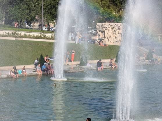 People cool off at Trocadero in Paris PARIS, FRANCE - MAY 27: People spend time at the Trocadero in front of the Eiffel Tower, as Parisians and tourists use the fountains to cool off during a heatwave affecting Paris, France, on May 27, 2026. Luc Auffret Anadolu Paris France. Editorial use only. Please get in touch for any other usage.  Copyright: x2026xAnadoluxLucxAuffretx