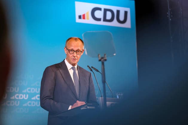 27.05.2026, Politik, Bundeskanzler Friedrich Merz (CDU) Spricht bei seiner Rede zu Gast als Festredner beim Festakt in der Schützenhalle Hüsten bei Arnsberg. 80 Jahre Neheim-Hüstener Programm. Nordrhein-Westfalen Deutschland *** 27 05 2026, Politics, Federal Chancellor Friedrich Merz CDU Speaks during his speech as guest speaker at the ceremony in the Schützenhalle Hüsten near Arnsberg 80 years of Neheim Hüstener Program North Rhine-Westphalia Germany