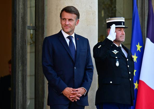 Le Président de la République Emmanuel Macron accueille Jonas Gahr Støre, Premier ministre du Royaume de Norvège, au palais de lElysée à Paris, le 27 mai 2026 Christian Liewig Bestimage President Emmanuel Macron welcomes Jonas Gahr Støre, Prime Minister of the Kingdom of Norway, to the Elysée Palace in Paris, on May 27, 2026 Paris France  Copyright: xChristianxLiewigx xBestimagexChristianxLiewigx xBestimagex