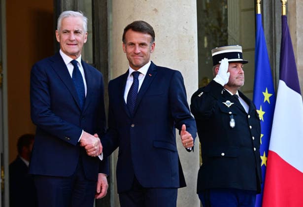 Le Président de la République Emmanuel Macron accueille Jonas Gahr Støre, Premier ministre du Royaume de Norvège, au palais de lElysée à Paris, le 27 mai 2026 Christian Liewig Bestimage President Emmanuel Macron welcomes Jonas Gahr Støre, Prime Minister of the Kingdom of Norway, to the Elysée Palace in Paris, on May 27, 2026 Paris France  Copyright: xChristianxLiewigx xBestimagexChristianxLiewigx xBestimagex
