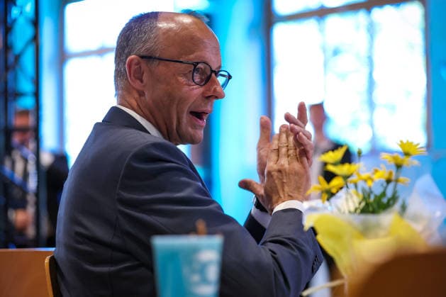 27.05.2026, Politik, Bundeskanzler Friedrich Merz (CDU) zu Gast als Festredner beim Festakt in der Schützenhalle Hüsten bei Arnsberg. 80 Jahre Neheim-Hüstener Programm. Nordrhein-Westfalen Deutschland *** 27 05 2026, Politics, Federal Chancellor Friedrich Merz CDU as guest speaker at the ceremony in the Schützenhalle Hüsten near Arnsberg 80 years of Neheim Hüstener program North Rhine-Westphalia Germany