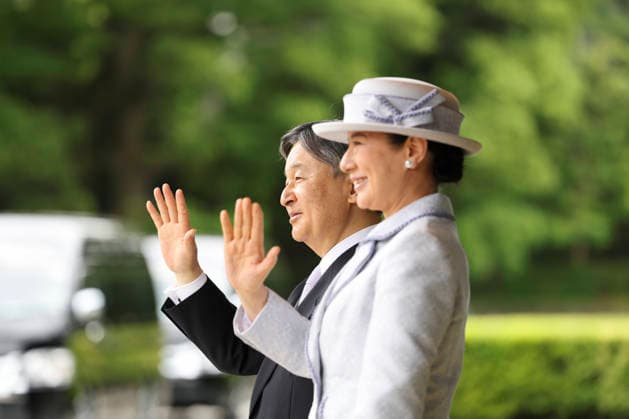 Entertainment Bilder des Tages #2 May 27, 2026, Tokyo, Japan: Japan s Emperor Naruhito and Empress Masako gesture as they see off Philippine President Ferdinand Marcos Jr. and his wife Liza Araneta Marcos as they leave the Imperial Palace after their welcome ceremony and meeting in Tokyo, Japan May 27, 2026. Tokyo Japan - ZUMAz114 20260527_zih_z114_032 Copyright: xPOOLx