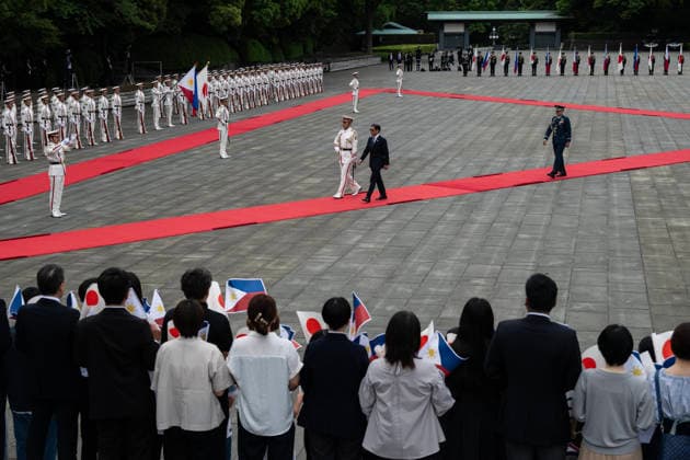 May 27, 2026, Tokyo, Japan: Philippine President Ferdinand Marcos Jr. inspects a guard of honor at the Imperial Palace during a state visit in Tokyo on May 27, 2026. Tokyo Japan - ZUMAz114 20260527_zih_z114_061 Copyright: xPOOLx
