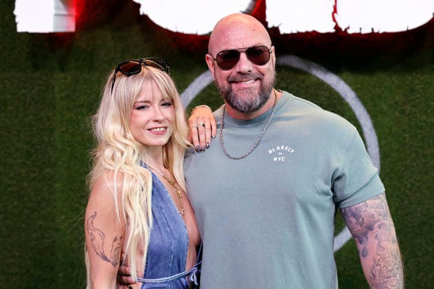 Partyschlagersängerin Mia Julia Brückner und ihr Ehemann Peter Brückner bei der Premiere der Netflix-Doku Poldi im RheinEnergieStadion. Köln, 27.05.2026 NRW Deutschland *** Party hit singer Mia Julia Brückner and her husband Peter Brückner at the premiere of the Netflix documentary Poldi in the RheinEnergieStadion Cologne, 27 05 2026 NRW Germany Copyright: xChristophxHardtx