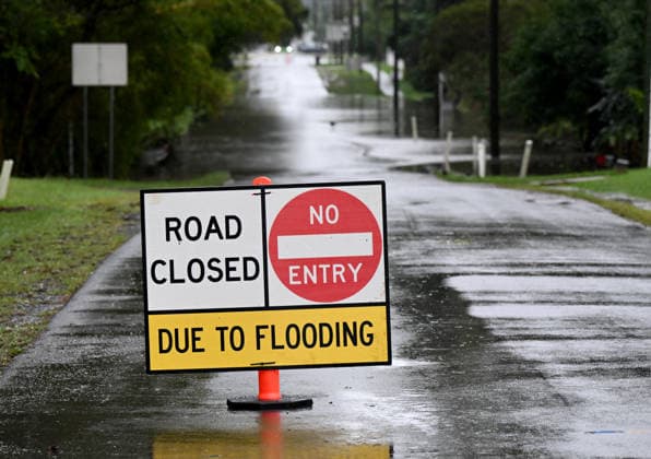 BRISBANE WEATHER, A sign warning of flooding is seen across Molle Road in the suburb of Ransome in Brisbane, Thursday, May 28, 2026. South-East Queensland residents have been warned to expect heavy rain, thunderstorms and flash flooding during Thursday. ( NO ARCHIVING BRISBANE QUEENSLAND AUSTRALIA  Copyright: xDARRENxENGLANDx 20260528116455606545