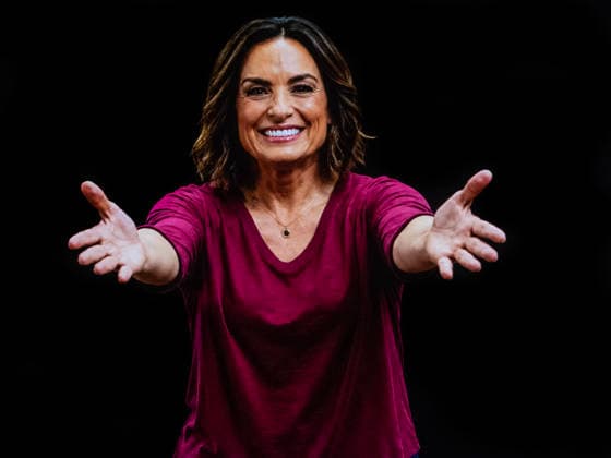 Entertainment Bilder des Tages #2 May 27, 2026, New York City, New York, USA: Mariska Hargitay takes her bows during the matinee performance of her one woman play Ã¢â‚¬oeEvery Brilliant ThingÃ¢â‚¬Â? at the Hudson Theater in NYC on 27 May 2026. This is her first time on Broadway and it opened last night. Daniel Radcliffe previously starred in the hit play. New York City USA - ZUMAr334 20260527_znp_r334_001 Copyright: xDebraxL.xRothenbergx