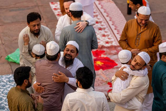Eid al-Adha in India NEW DELHI, INDIA - MAY 28: Indian Muslims embrace and greet each other after offering Eid al-Adha prayers at Jama Masjid in New Delhi, India, on May 28, 2026. Amarjeet Kumar Singh Anadolu New Delhi India. Editorial use only. Please get in touch for any other usage.  Copyright: x2026xAnadoluxAmarjeetxKumarxSinghx