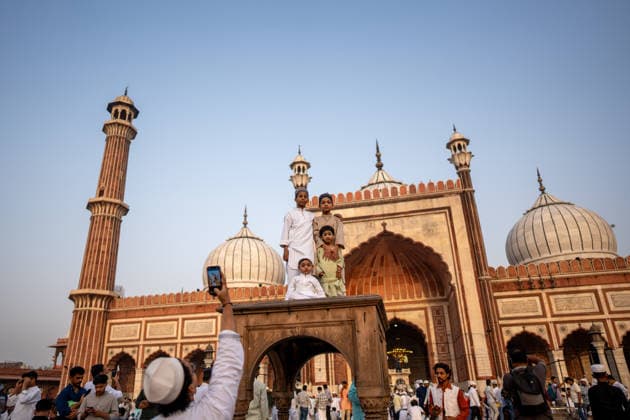 Eid al-Adha in India NEW DELHI, INDIA - MAY 28: Children enjoy themselves after offering Eid al-Adha prayers at Jama Masjid in New Delhi, India, on May 28, 2026. Amarjeet Kumar Singh Anadolu New Delhi India. Editorial use only. Please get in touch for any other usage.  Copyright: x2026xAnadoluxAmarjeetxKumarxSinghx