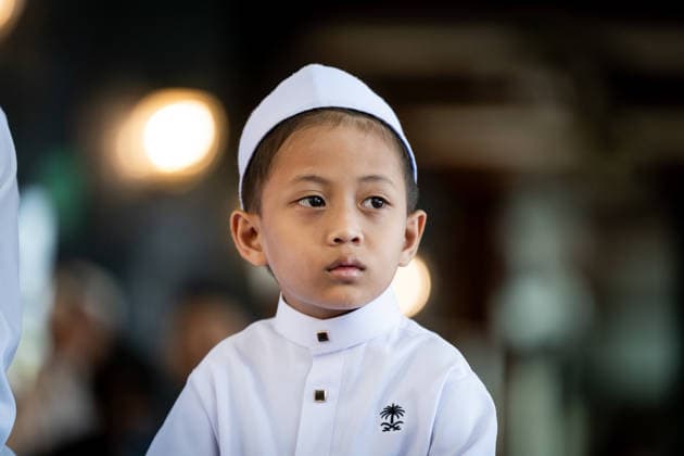 Eid al-Adha in Thailand BANGKOK, THAILAND - MAY 28: A boy participates in the prayer ritual. Thai Muslims pray during Eid al-Adha at Masjid Buddarul Mumineen mosque in Bangkok, Thailand on May 28, 2026. Matt Hunt Anadolu Bangkok Thailand. Editorial use only. Please get in touch for any other usage.  Copyright: x2026xAnadoluxMattxHuntx