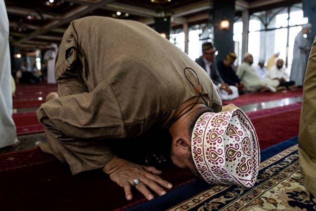 Eid al-Adha in Thailand BANGKOK, THAILAND - MAY 28: Thai Muslims pray during Eid al-Adha at Masjid Buddarul Mumineen mosque in Bangkok, Thailand on May 28, 2026. Matt Hunt Anadolu Bangkok Thailand. Editorial use only. Please get in touch for any other usage.  Copyright: x2026xAnadoluxMattxHuntx