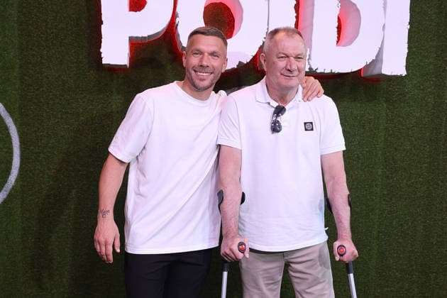 Lukas Podolski und sein Vater Waldemar Podolski bei der Poldi Doku Netflix Serien Premiere am 27.05.2026 in Koeln Lukas Podolski and his father Waldemar Podolski attend the premiere of the Poldi documentary series on Netflix on May 27, 2026 at Rheinenergiestadion in Cologne, Germany Poldi Netflix Serien Premiere in Koeln 