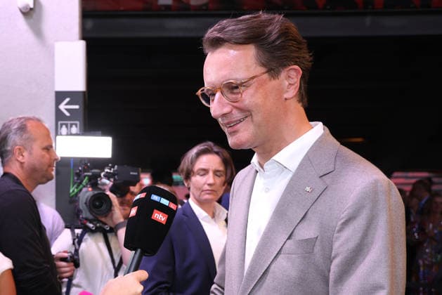 Hendrik Wuest bei der Poldi Doku Netflix Serien Premiere am 27.05.2026 in Koeln Hendrik Wuest attends the premiere of the Poldi documentary series on Netflix on May 27, 2026 at Rheinenergiestadion in Cologne, Germany Poldi Netflix Serien Premiere in Koeln *** Hendrik Wuest at the Poldi Doku Netflix series premiere on May 27, 2026 in Cologne Hendrik Wuest attends the premiere of the Poldi documentary series on Netflix on May 27, 2026 at Rheinenergiestadion in Cologne, Germany Poldi Netflix series premiere in Cologne 