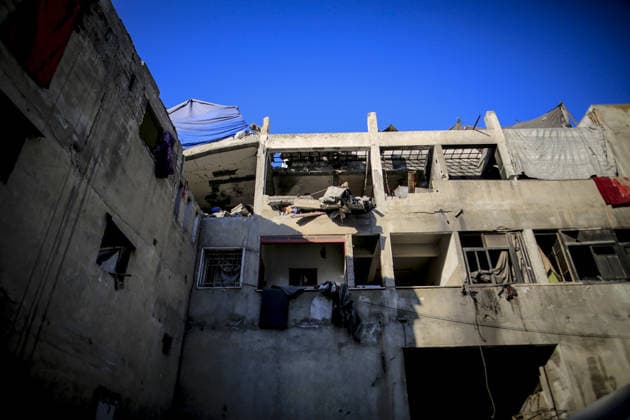 Israeli attacks continue on Gaza GAZA CITY, GAZA STRIP, PALESTINE - MAY 28: Palestinians inspect the damage after an Israeli strike targeted an apartment building in the Rimal neighborhood in the northern Gaza Strip, Palestine on May 28, 2026. The targeted building and nearby tents suffered heavy destruction in the attack. Saeed M. M. T. Jaras Anadolu Gaza City Gaza. Editorial use only. Please get in touch for any other usage.  Copyright: x2026xAnadoluxSaeedxM.xM.xT.xJarasx