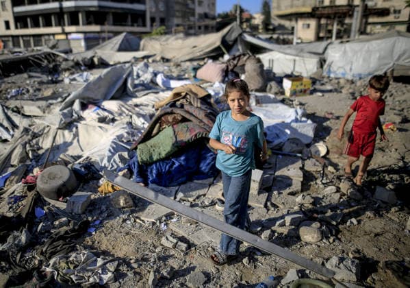 Israeli attacks continue on Gaza GAZA CITY, GAZA STRIP, PALESTINE - MAY 28: Palestinians inspect the damage after an Israeli strike targeted an apartment building in the Rimal neighborhood in the northern Gaza Strip, Palestine on May 28, 2026. The targeted building and nearby tents suffered heavy destruction in the attack. Saeed M. M. T. Jaras Anadolu Gaza City Gaza. Editorial use only. Please get in touch for any other usage.  Copyright: x2026xAnadoluxSaeedxM.xM.xT.xJarasx