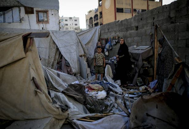 Israeli attacks continue on Gaza GAZA CITY, GAZA STRIP, PALESTINE - MAY 28: Palestinians inspect the damage after an Israeli strike targeted an apartment building in the Rimal neighborhood in the northern Gaza Strip, Palestine on May 28, 2026. The targeted building and nearby tents suffered heavy destruction in the attack. Saeed M. M. T. Jaras Anadolu Gaza City Gaza. Editorial use only. Please get in touch for any other usage.  Copyright: x2026xAnadoluxSaeedxM.xM.xT.xJarasx