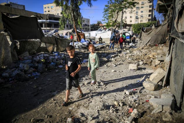 Israeli attacks continue on Gaza GAZA CITY, GAZA STRIP, PALESTINE - MAY 28: Palestinians inspect the damage after an Israeli strike targeted an apartment building in the Rimal neighborhood in the northern Gaza Strip, Palestine on May 28, 2026. The targeted building and nearby tents suffered heavy destruction in the attack. Saeed M. M. T. Jaras Anadolu Gaza City Gaza. Editorial use only. Please get in touch for any other usage.  Copyright: x2026xAnadoluxSaeedxM.xM.xT.xJarasx