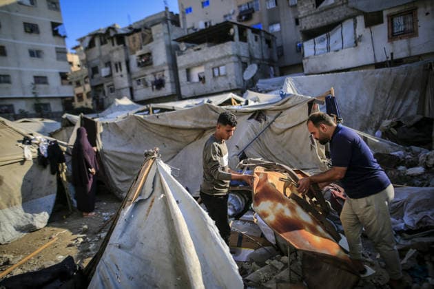 Israeli attacks continue on Gaza GAZA CITY, GAZA STRIP, PALESTINE - MAY 28: Palestinians inspect the damage after an Israeli strike targeted an apartment building in the Rimal neighborhood in the northern Gaza Strip, Palestine on May 28, 2026. The targeted building and nearby tents suffered heavy destruction in the attack. Saeed M. M. T. Jaras Anadolu Gaza City Gaza. Editorial use only. Please get in touch for any other usage.  Copyright: x2026xAnadoluxSaeedxM.xM.xT.xJarasx