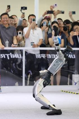 (260528) -- TIANJIN, May 28, 2026 -- People watch a humanoid robot of Unitree Robotics performing at the World Intelligence Expo 2026 in Tianjin, north China, May 28, 2026. Themed Intelligence: Extensive Development Space, Sustainable Growth Driver, the World Intelligence Expo 2026 kicked off here on Thursday. ) CHINA-TIANJIN-WORLD INTELLIGENCE EXPO (CN) LixRan 