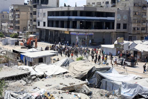 Displaced Palestinians inspect damage after deadly Israeli strike in Gaza City Displaced Palestinians inspect their damaged homes and tents following an Israeli strike that targeted a residential apartment in Gaza City on May 28, 2026. The strike, which took place the previous night, killed 10 Palestinians and wounded others, according to local sources, while causing severe damage to the targeted building and nearby tents sheltering displaced people. Photo by Anas Nour apaimages Gaza city Gaza Strip Palestinian Territory 280526_Gaza_AN_00(21) Copyright: xapaimagesxAnasxNourx xapaimagesx