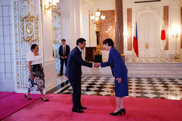 May 28, 2026, Tokyo, Japan: Philippine President Ferdinand Marcos Jr. greets to Japanese Prime Minister Sanae Takaichi at the Akasaka Palace State Guest House in Tokyo. Tokyo Japan - ZUMAm191 20260528_aap_m191_003 Copyright: xRodrigoxReyesxMarinx