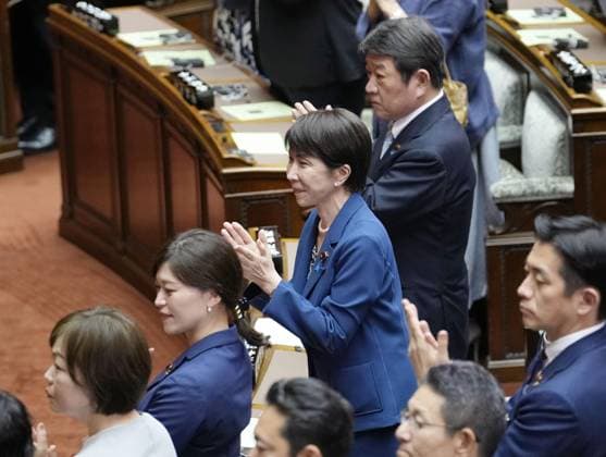 Philippine president in Japan s parliament Japanese Prime Minister Sanae Takaichi (C) claps after Philippine President Ferdinand Marcos Jr. made a speech in the plenary chamber of the House of Councillors in Tokyo on May 28, 2026.  A14AA0005617046P