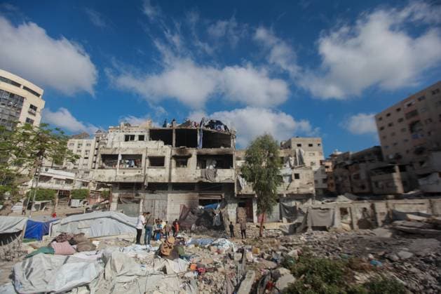 RECORD DATE NOT STATED Aftermath Of Israeli Airstrike In Gaza, Palestine Aftermath Of Israeli Airstrike In Gaza, Palestine May 28, 2026, Gaza, Palestine: Palestinians inspect the damage after an Israeli strike targeted an apartment building in the Rimal neighborhood in the northern Gaza Strip, Palestine .The targeted building and nearby tents suffered heavy destruction in the attack. Credit: Hashem Zimmo Thenews2(Foto: Hashem Zimmo Thenews2 imago images) Aftermath Of Israeli Airstrike In Gaza, Palestine  Copyright: xHashemxZimmox