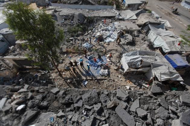 RECORD DATE NOT STATED Aftermath Of Israeli Airstrike In Gaza, Palestine Aftermath Of Israeli Airstrike In Gaza, Palestine May 28, 2026, Gaza, Palestine: Palestinians inspect the damage after an Israeli strike targeted an apartment building in the Rimal neighborhood in the northern Gaza Strip, Palestine .The targeted building and nearby tents suffered heavy destruction in the attack. Credit: Hashem Zimmo Thenews2(Foto: Hashem Zimmo Thenews2 imago images) Aftermath Of Israeli Airstrike In Gaza, Palestine  Copyright: xHashemxZimmox