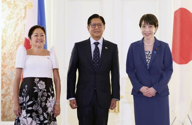 Japan-Philippines summit Japanese Prime Minister Sanae Takaichi (R) poses for a photo with Philippine President Ferdinand Marcos Jr. and his wife Louise Araneta-Marcos at the State Guest House in Tokyo on May 28, 2026. (Pool photo)  A14AA0005617051P