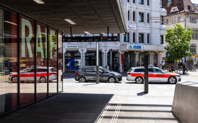 Knife attack with multiple injuries, Winterthur, Switzerland Winterthur, Switzerland, 28th May 2026:A few hours after the knife attack at Winterthur train station, the police are still visibly present. A total of four people were injured, some seriously. *** Knife attack with multiple injuries, Winterthur, Switzerland Winterthur, Switzerland, 28th May 2026 A few hours after the knife attack at Winterthur train station, the police are still visibly present A total of four people were injured, some seriously Copyright: xAndreasxHaasx