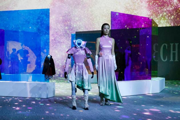 Humanoid robots take over the runway at Seoul s new enter-tech venue in South Korea Humanoid robots and models perform on the runway during a robot fashion show at Galaxy Robot Park in Seoul, South Korea, on May 28, 2026. Galaxy Corporation, the entertainment firm behind K-pop stars including G-Dragon and Taemin, opened the park on May 15 as what it describes as the world s first robot-themed entertainment venue, where humanoid robots perform choreographed concerts, drawing demonstrations and fashion shows as part of its enter-tech concept blending robotics with K-pop culture. Seoul South Korea  Copyright: xMatrixxImages JungxUi-Chelx
