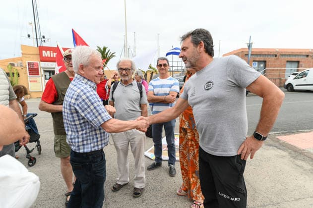 Óscar Camps and social representatives explain in Gran Canaria the details of the journey of the Open Arms boat to Cuba The founder and director of Open Arms, Oscar Camps d , and the Councilor for Solidarity of the Cabildo of Gran Canaria, Carmelo Ramírez i are greeted next to the Open Arms boat with humanitarian aid that will depart for Cuba, on May 28th, 2026, in Gran Canaria Canary Islands, Spain The meeting was attended by the founder of Open Arms together with members of the Cabildo de Gran Canaria, the Cuban Canary Solidarity Network and the CCOO trade union with the aim of coordinating the transfer of essential food and medical supplies to alleviate the social situation of the civilian population on the Caribbean island 28 MAY 2026  Copyright: xEuropaxPressxCanariasx 7556346