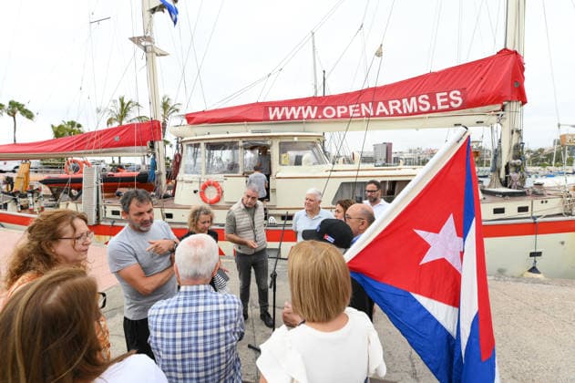 Óscar Camps and social representatives explain in Gran Canaria the details of the journey of the Open Arms boat to Cuba The founder and director of Open Arms, Oscar Camps i , and the Councilor for Solidarity of the Cabildo of Gran Canaria, Carmelo Ramírez d greet each other next to the Open Arms boat with humanitarian aid that will leave for Cuba, on May 28th, 2026, in Gran Canaria Canary Islands, Spain The meeting was attended by the founder of Open Arms together with members of the Cabildo de Gran Canaria, the Cuban Canary Solidarity Network and the CCOO trade union with the aim of coordinating the transfer of essential food and medical supplies to alleviate the social situation of the civilian population on the Caribbean island 28 MAY 2  Copyright: xEuropaxPressxCanariasx 7556347