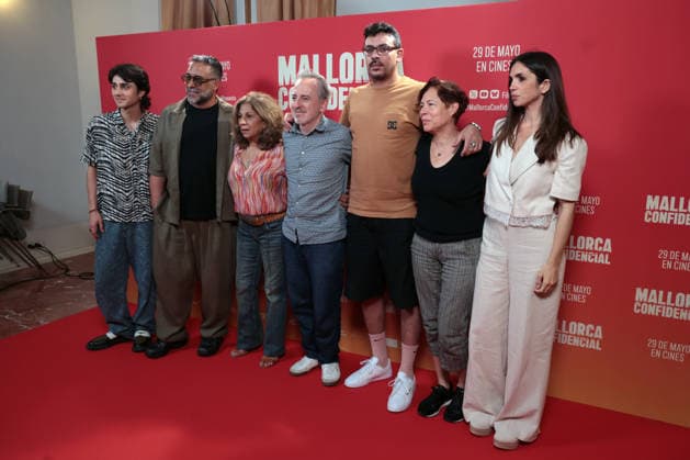 David Ilundain presents Mallorca Confidencial I 3D Lorca Prada, Moreno Borja, Lolita Flores, David Ilundain, Amin Hamada and Elena Furiase pose at the photocall of the film Mallorca Confidencial , at Cines Embajadores Río, on May 28, 2026, in Madrid Spain The film participated in the Official Selection Out of Competition of the 29th edition of the Spanish Film Festival of Malaga and at the BCN Film Fest FAMOUS FILM MOVIE ACTOR ACTRESS José Ramó Madrid Madrid Madrid Spain  Copyright: xJosÃ xRamonxHernandox 7556392