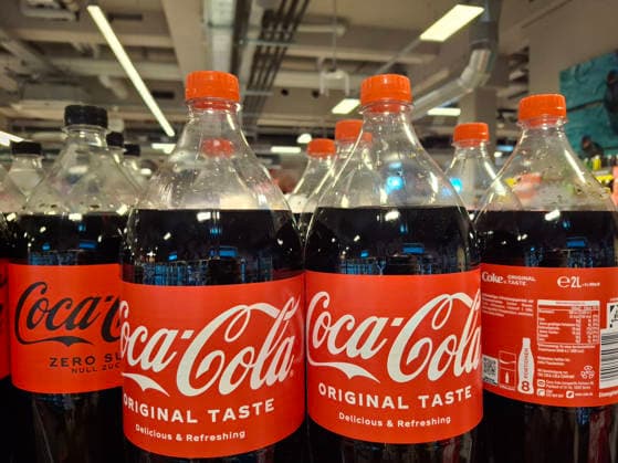 Stockbilder 05 2026 Coca-Cola Flaschen Hamburg Hamburg Deutschland *** Stock Images 05 2026 Coca Cola Bottles Hamburg Hamburg Germany Copyright: xLobeca RalfxHomburgx
