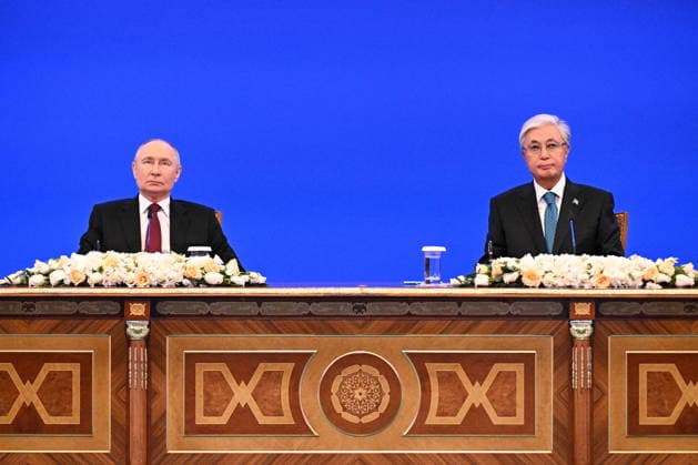 KAZAKHSTAN, ASTANA - MAY 28, 2026: Russia s President Vladimir Putin (L) and Kazakhstan s President Kassym-Jomart Tokayev are seen during a ceremony to sign joint documents at the Independence Palace Astana Kazakhstan  - ZUMAt113 20260528_zaa_t113_357 Copyright: xSergeixBobylevx