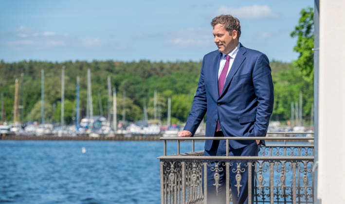 Lars Klingbeil vor dem Treffen der Finanzminister im 6 MS-Format EUR, Deutschland, Berlin, 28.05.2026: Pressestatement und Gespräche in vertrauter Runde des Bundesfinanzminister Lars Klingbeil vor dem Treffen der EU-Finanzminister im 6 MS-Format. Ein Treffen der Finanzminister Deutschlands, Frankreichs, Italiens, der Niederlande, Polens und Spaniens. *** Lars Klingbeil ahead of the meeting of finance ministers in the 6 MS format EUR, Germany, Berlin, 28 05 2026 Press statement and talks in an intimate setting by Federal Minister of Finance Lars Klingbeil ahead of the meeting of EU finance ministers in the 6 MS format A meeting of the finance ministers of Germany, France, Italy, the Netherlands, Poland and Spain