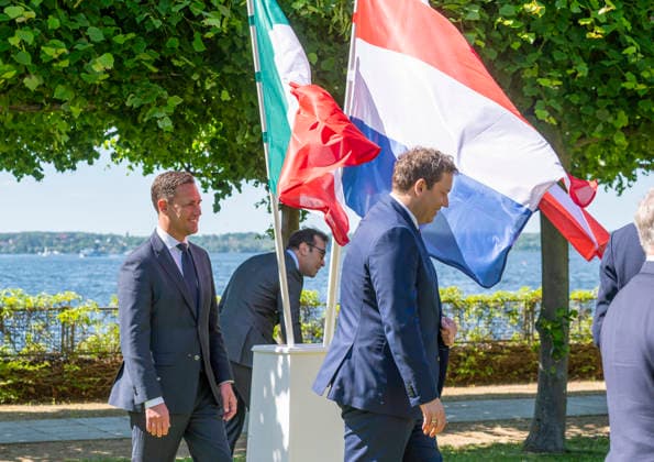 Lars Klingbeil vor dem Treffen der Finanzminister im 6 MS-Format EUR, Deutschland, Berlin, 28.05.2026: Pressestatement und Gespräche in vertrauter Runde des Bundesfinanzminister Lars Klingbeil vor dem Treffen der EU-Finanzminister im 6 MS-Format. Ein Treffen der Finanzminister Deutschlands, Frankreichs, Italiens, der Niederlande, Polens und Spaniens. *** Lars Klingbeil ahead of the meeting of finance ministers in the 6 MS format EUR, Germany, Berlin, 28 05 2026 Press statement and talks in an intimate setting by Federal Minister of Finance Lars Klingbeil ahead of the meeting of EU finance ministers in the 6 MS format A meeting of the finance ministers of Germany, France, Italy, the Netherlands, Poland and Spain