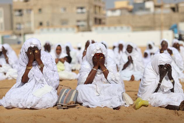 Eid al-Adha prayer on the beach in Dakar DAKAR, SENEGAL - MAY 28: Followers of the Layene order perform the Eid al-Adha prayer dressed in white on the beach in Dakar, Senegal where the first day of Eid al-Adha is being observed today on May 28, 2026. In the Yoff district of the capital Dakar, thousands gathered on the beach around the tomb of Seydina Limamou Laye, the founder of the Layene order, for the Eid prayer. Cem Ozdel Anadolu Dakar Senegal. Editorial use only. Please get in touch for any other usage.  Copyright: x2026xAnadoluxCemxOzdelx