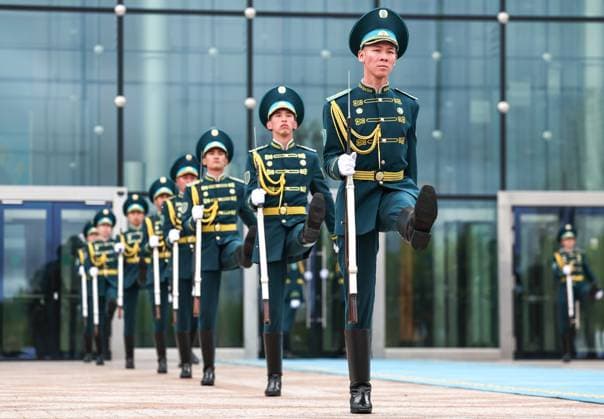 Kazakhstan Russia 9175324 28.05.2026 Kazakh guards of honour march during a welcome ceremony for Russian President Vladimir Putin before his meeting with Kazakh President Kassym-Jomart Tokayev at the Palace of Independence in Astana, Kazakhstan. Alexander Kazakov Sputnik Astana Kazakhstan  Copyright: xAlexanderxKazakovx