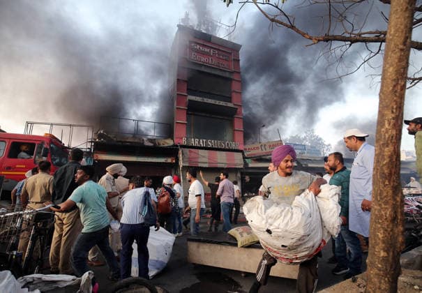 Smokes billows out from the shops as a massive fire engulfs the Rambagh market Amritsar, May 28 (ANI): Smokes billows out from the shops as a massive fire engulfs the Rambagh market, in Amritsar on Thursday. One man died. Amritsar Punjab India Copyright: xANIx ANI_20260528499