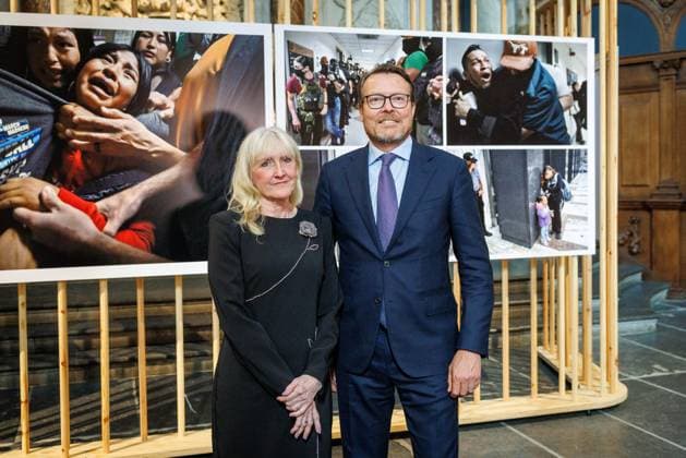 The Netherlands, 2026-05-28 17:58:58 NLD Amsterdam 20260528 - Prince Constantijn presents World Press Photo 2026 awards. In the photo: winner Carol Guzy and Prince Constantijn of Orange-Nassau of Amsberg.  Copyright: xx x