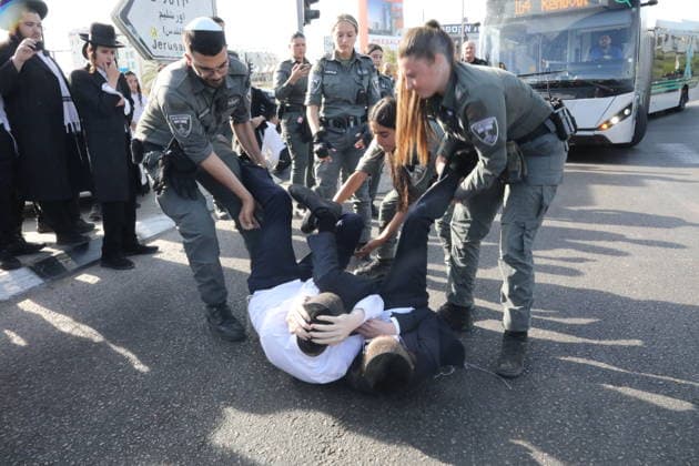 Haredi Jews protest military conscription in Bnei Brak TEL AVIV, ISRAEL - MAY 28: Ultra-Orthodox Jews (Haredim) block a main road and disrupt traffic during a protest against military conscription notices sent to yeshiva students in the Bnei Brak area near Tel Aviv, Israel, on May 28, 2026. Israeli police intervene as demonstrators protest the lack of a legal arrangement exempting Torah school students from mandatory military service. Gideon Markowicz Anadolu Tel Aviv Israel. Editorial use only. Please get in touch for any other usage.  Copyright: x2026xAnadoluxGideonxMarkowiczx