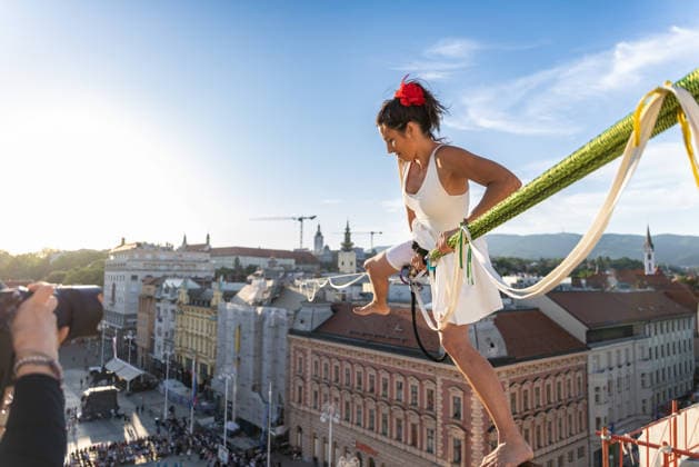 Tightrope walk above the square As part of the Cest is the best street festival, girl Antonia Gasparov walked on a tightrope above Ban Jelacic Square in Zagreb on May 28, 2026 in Croatia.  EmicaxElvedjix PIXSELL