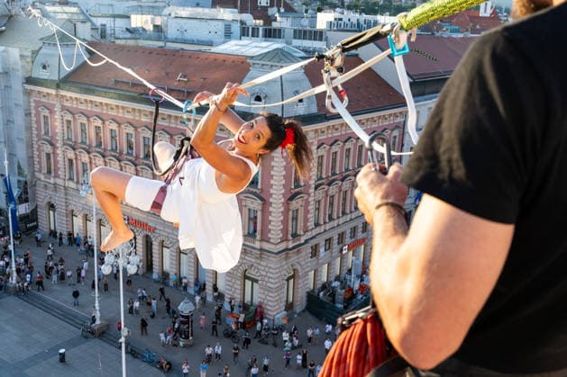 Tightrope walk above the square As part of the Cest is the best street festival, girl Antonia Gasparov walked on a tightrope above Ban Jelacic Square in Zagreb on May 28, 2026 in Croatia.  EmicaxElvedjix PIXSELL