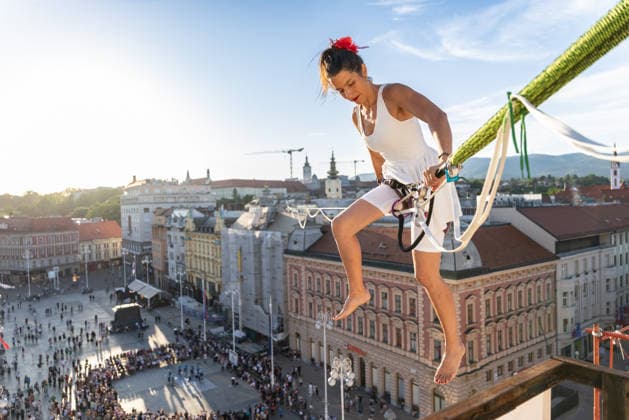 Tightrope walk above the square As part of the Cest is the best street festival, girl Antonia Gasparov walked on a tightrope above Ban Jelacic Square in Zagreb on May 28, 2026 in Croatia.  EmicaxElvedjix PIXSELL