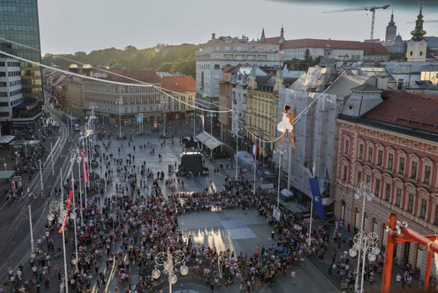 Tightrope walk above the square As part of the Cest is the best street festival, girl Antonia Gasparov walked on a tightrope above Ban Jelacic Square in Zagreb on May 28, 2026 in Croatia.  EmicaxElvedjix PIXSELL