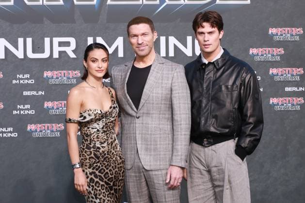 28.05.2026, Camila Mendes, Travis Knight, Nicholas Galitzine zur Deutschlandpremiere von Masters of the Universe, Uber Platz, Berlin, Berlin Berlin *** 28 05 2026, Camila Mendes, Travis Knight, Nicholas Galitzine for the German premiere of Masters of the Universe, Uber Platz, Berlin, Berlin Berlin