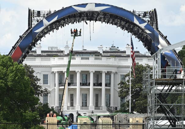 Preparations continue at the White House for UFC marking the 250th anniversary? of US ????? WASHINGTON, D.C. - MAY 28: Preparations are underway for a landmark UFC showcase marking the United States’ 250th founding anniversary, with a large-scale cage and stage infrastructure being installed on the White House South Lawn as part of the celebrations organized by the UFC in Washington, D.C, United States on May 28, 2026. Fatih Aktas Anadolu Washington United States. Editorial use only. Please get in touch for any other usage.  Copyright: x2026xAnadoluxFatihxAktasx