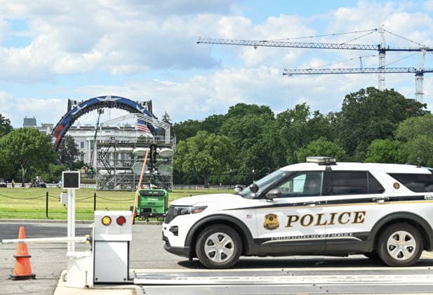 Preparations continue at the White House for UFC marking the 250th anniversary? of US ????? WASHINGTON, D.C. - MAY 28: Preparations are underway for a landmark UFC showcase marking the United States’ 250th founding anniversary, with a large-scale cage and stage infrastructure being installed on the White House South Lawn as part of the celebrations organized by the UFC in Washington, D.C, United States on May 28, 2026. Fatih Aktas Anadolu Washington United States. Editorial use only. Please get in touch for any other usage.  Copyright: x2026xAnadoluxFatihxAktasx