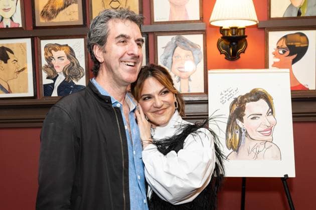 May 28, 2026, Bronx, New York, USA: Shoshana Bean (R) poses as she is honored with a portrait at Sardi s in New York, NY on May 28, 2026. Bronx USA - ZUMAr339 20260528_znp_r339_028 Copyright: xLevxRadinx